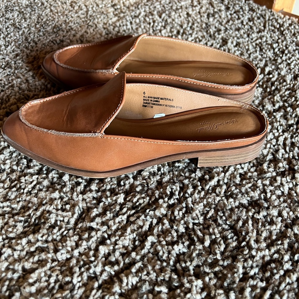 Universal Thread slide on mule. Size 6. Gently worn